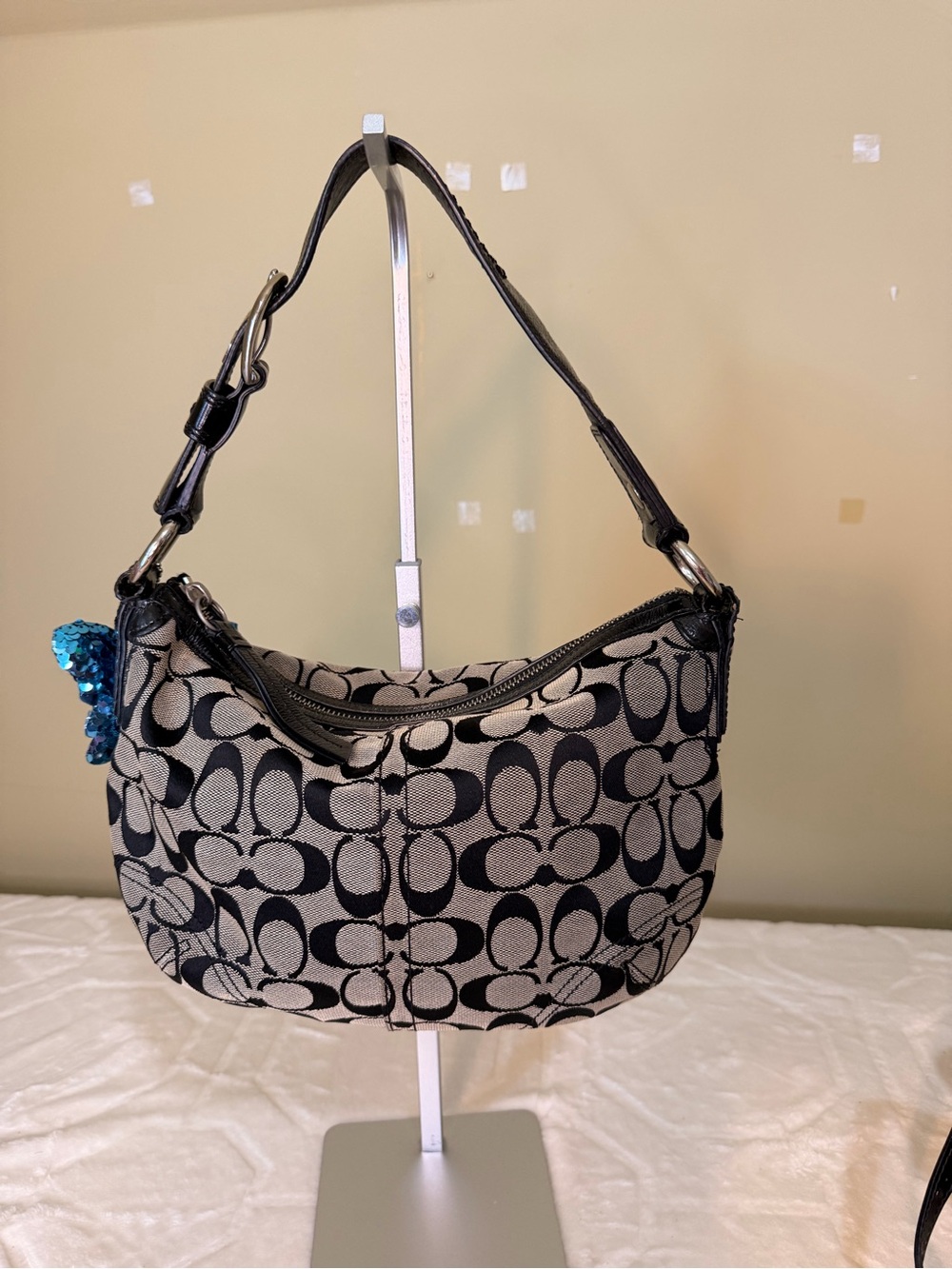 Coach signature SoHo Shoulder Bag - Picture 2 of 16